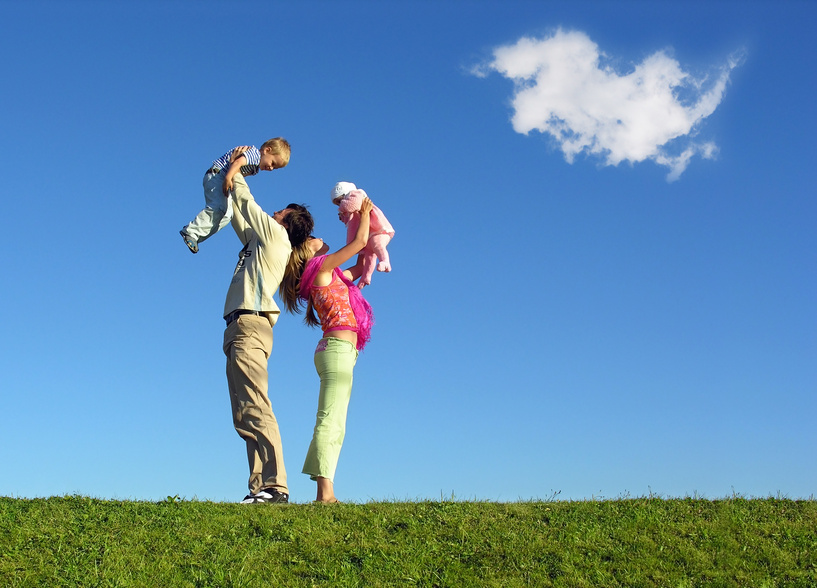 Familia feliz al aire libre, ambiente limpio y sin malos olores